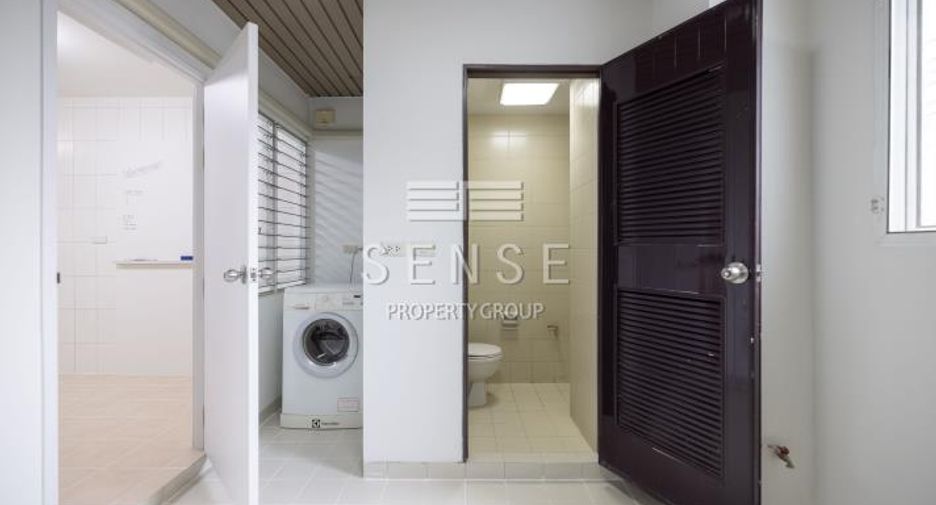 For rent 3 bedrooms condo in Khlong Toei, Bangkok