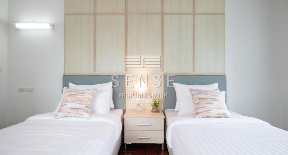 For rent 3 bedrooms condo in Khlong Toei, Bangkok