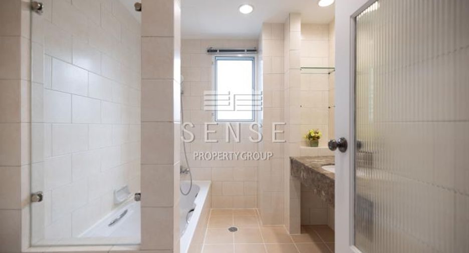 For rent 3 bedrooms condo in Khlong Toei, Bangkok