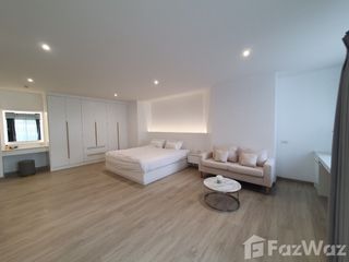 For rent 2 bed condo in Bang Rak, Bangkok