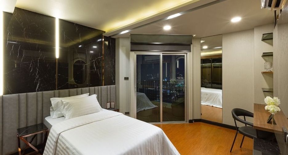 For rent 4 bed condo in Huai Khwang, Bangkok