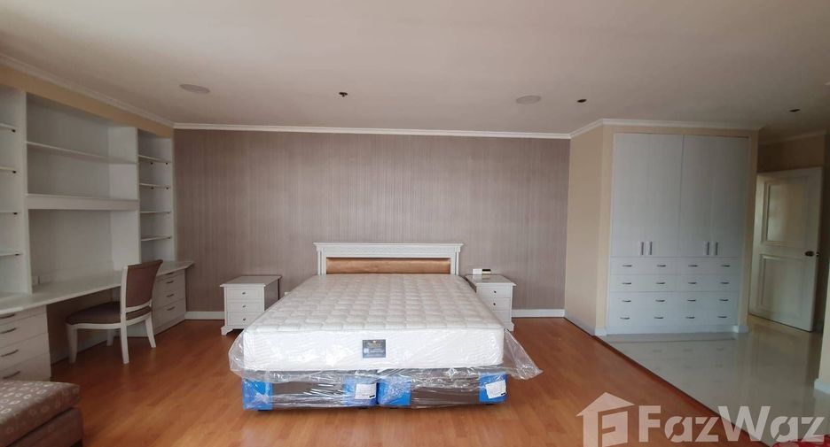 For rent 3 bed condo in Watthana, Bangkok