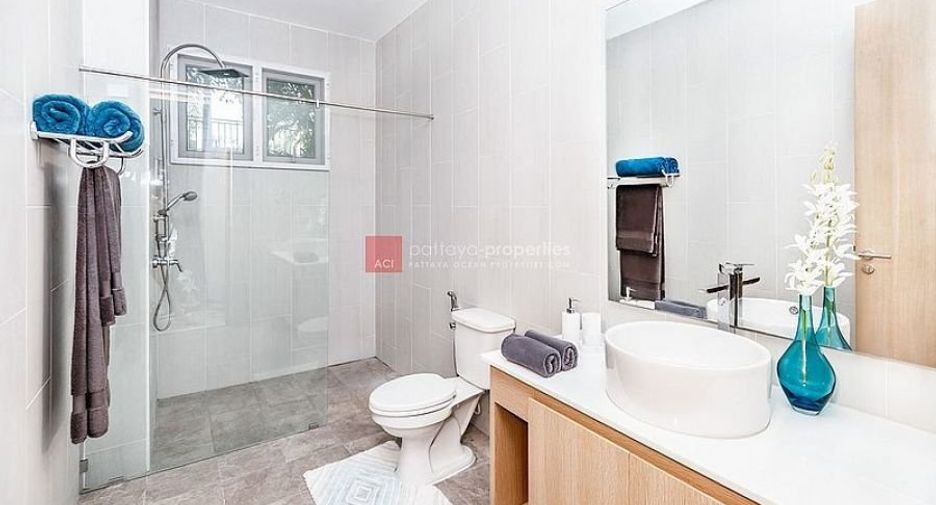 For sale 5 bedrooms house in Bang Lamung, Chonburi