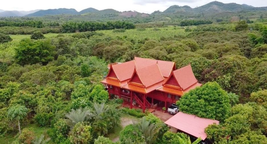 For sale 4 bedrooms house in Li, Lamphun