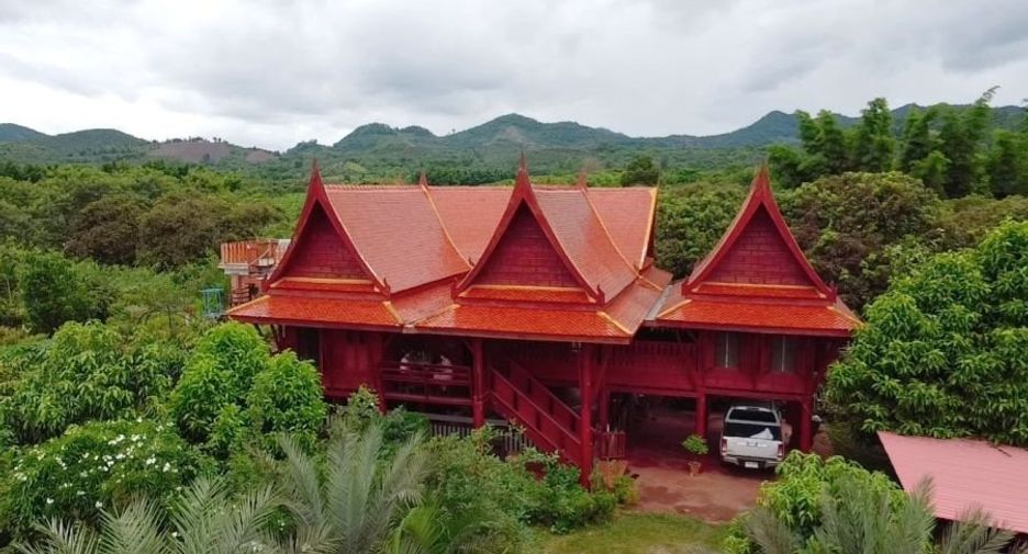 For sale 4 bedrooms house in Li, Lamphun