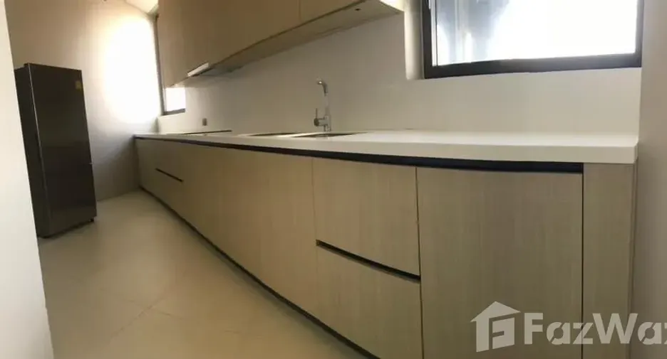 For sale 3 bed condo in Khlong San, Bangkok
