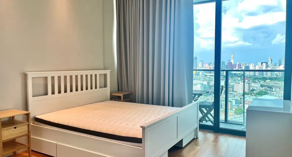 For sale 3 bed condo in Khlong San, Bangkok