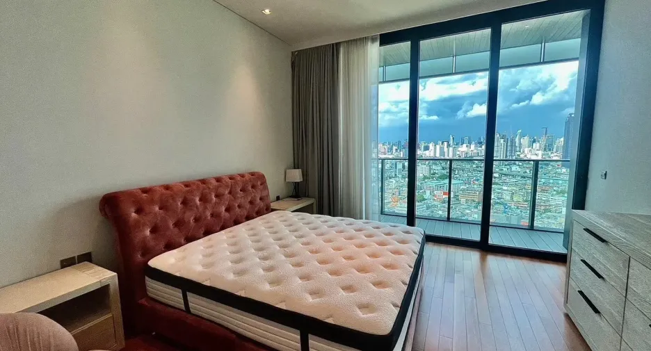 For sale 3 bed condo in Khlong San, Bangkok