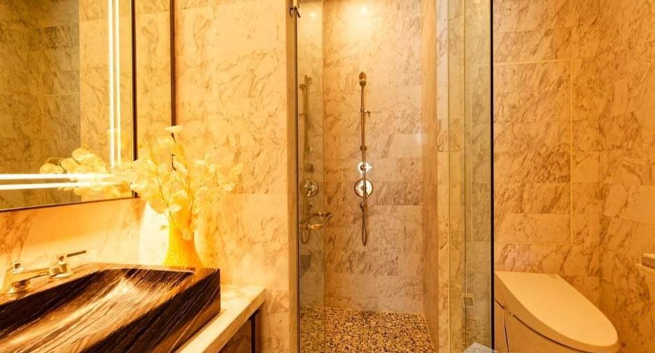 For rent 2 bed condo in Khlong San, Bangkok