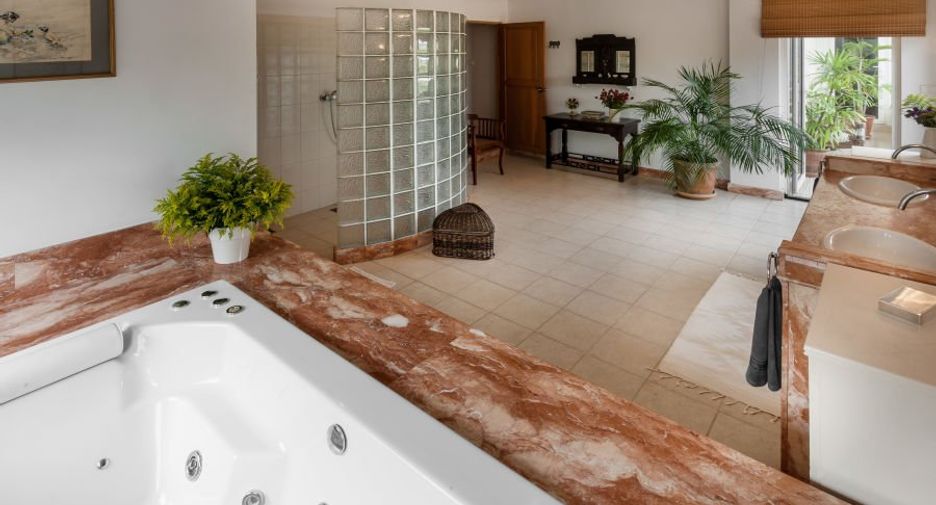 Haus zum Kauf mit 5 Zimmer in San Kamphaeng, Chiang Mai