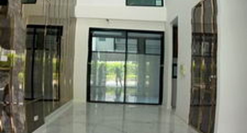 For sale and for rent 5 bed townhouse in Yan Nawa, Bangkok