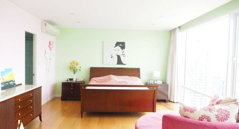 For sale 5 bedrooms condo in Khlong Toei, Bangkok