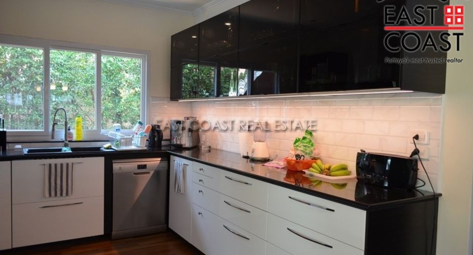 Haus zum Kauf mit 4 Zimmer in Bang Lamung, Chonburi