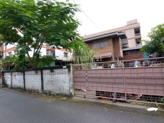 For sale 2 ベッドルーム house in Watthana, Bangkok