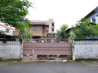 For sale 2 ベッドルーム house in Watthana, Bangkok