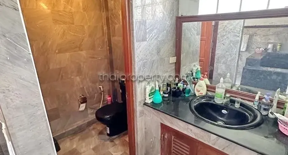 Haus zum Kauf mit 2 Zimmer in Bang Lamung, Chonburi