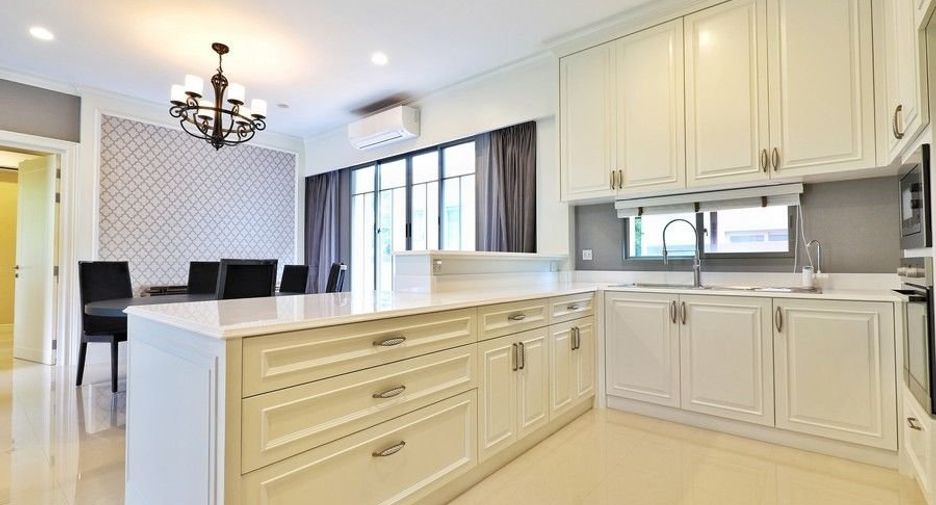 For sale 4 ベッドルーム house in Bang Khae, Bangkok