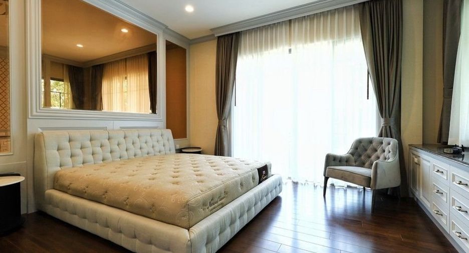 For sale 4 ベッドルーム house in Bang Khae, Bangkok