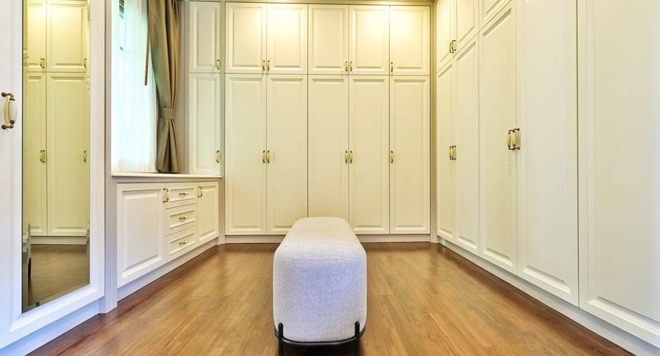For sale 4 ベッドルーム house in Bang Khae, Bangkok