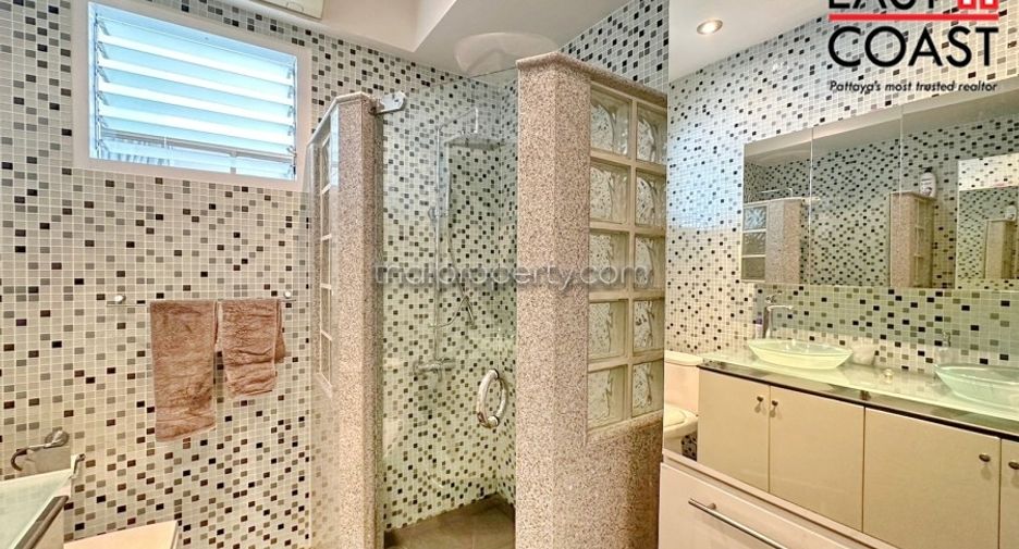 For sale 3 bedrooms condo in Jomtien, Pattaya
