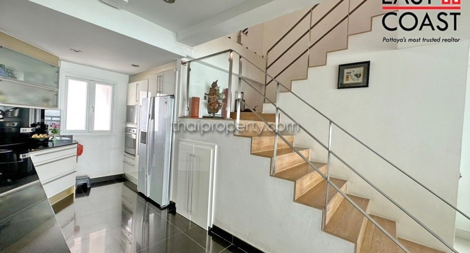 For sale 3 bedrooms condo in Jomtien, Pattaya