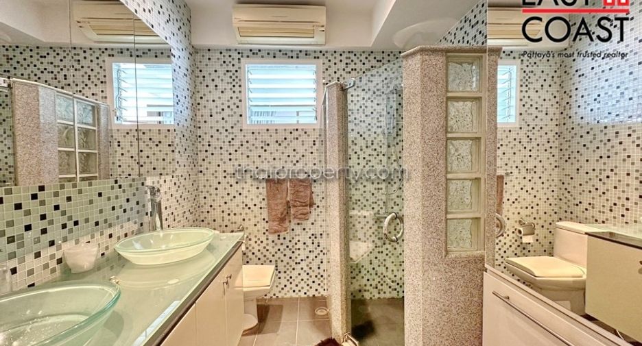 For sale 3 bedrooms condo in Jomtien, Pattaya