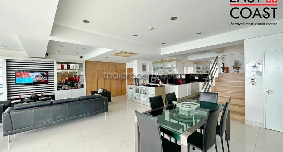 For sale 3 bedrooms condo in Jomtien, Pattaya