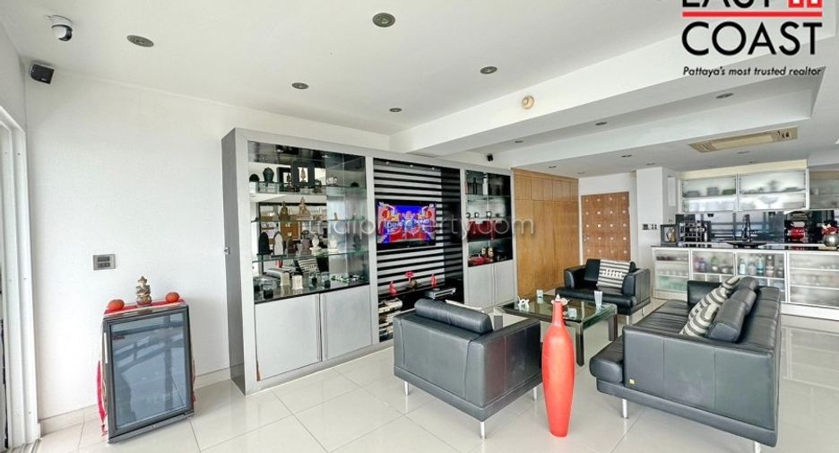 For sale 3 bedrooms condo in Jomtien, Pattaya