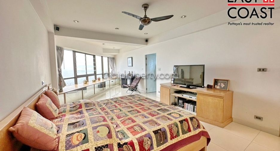For sale 3 bedrooms condo in Jomtien, Pattaya