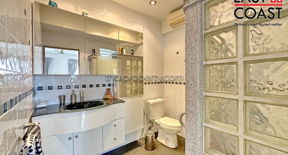 For sale 3 bedrooms condo in Jomtien, Pattaya