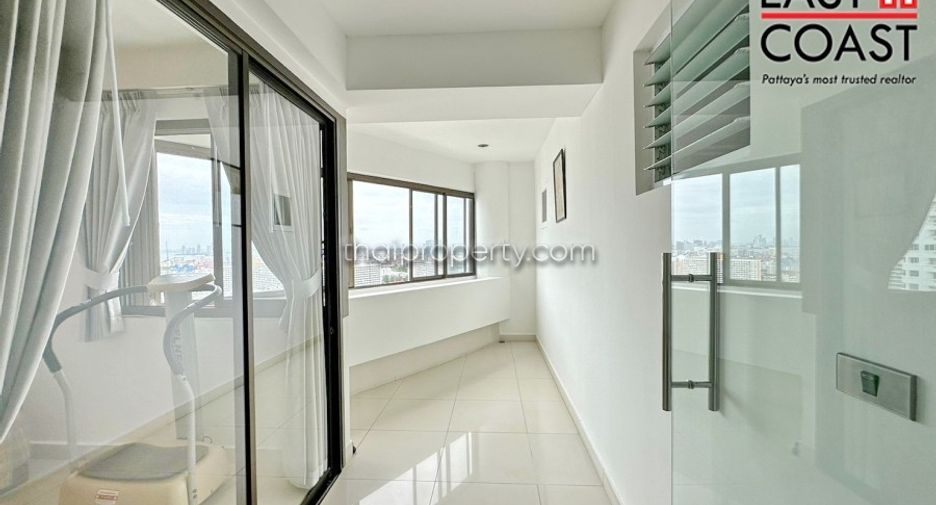 For sale 3 bedrooms condo in Jomtien, Pattaya