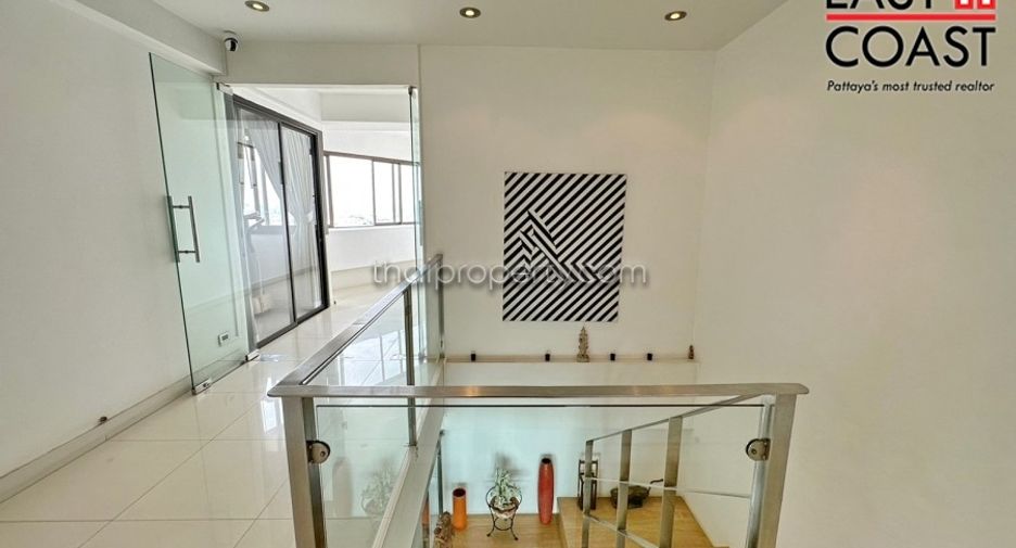 For sale 3 bedrooms condo in Jomtien, Pattaya