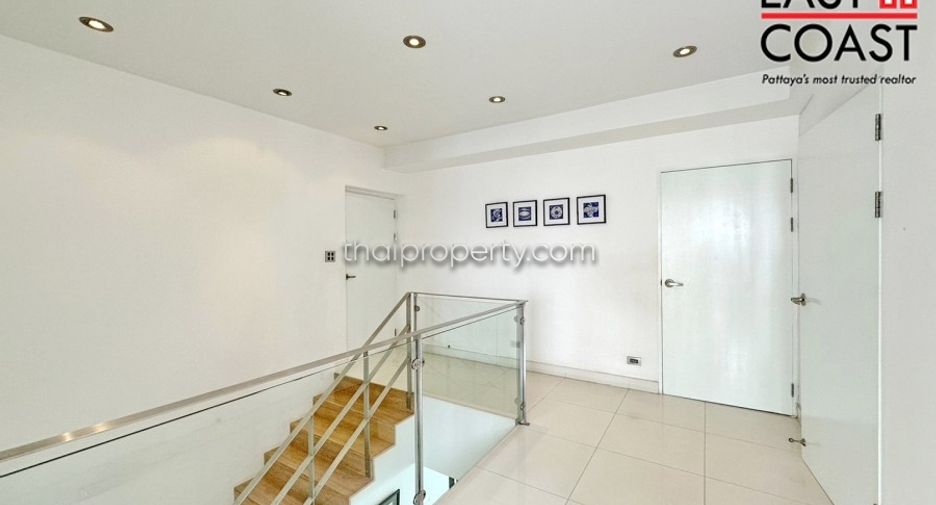 For sale 3 bedrooms condo in Jomtien, Pattaya