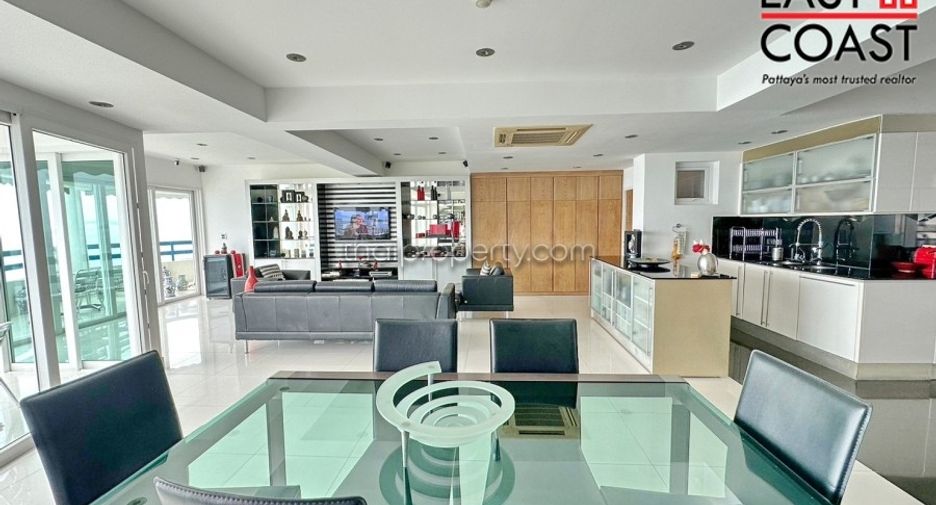 For sale 3 bedrooms condo in Jomtien, Pattaya