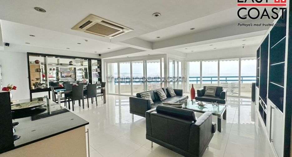 For sale 3 bedrooms condo in Jomtien, Pattaya