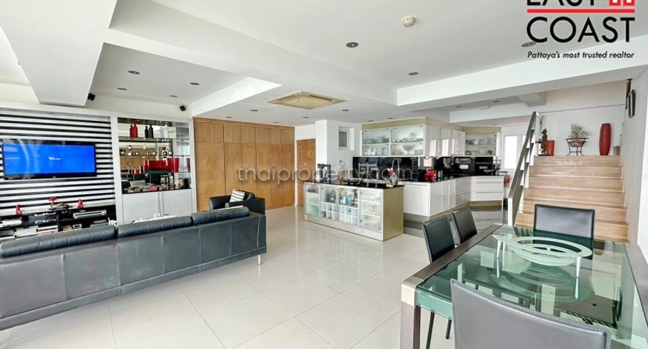 For sale 3 bedrooms condo in Jomtien, Pattaya