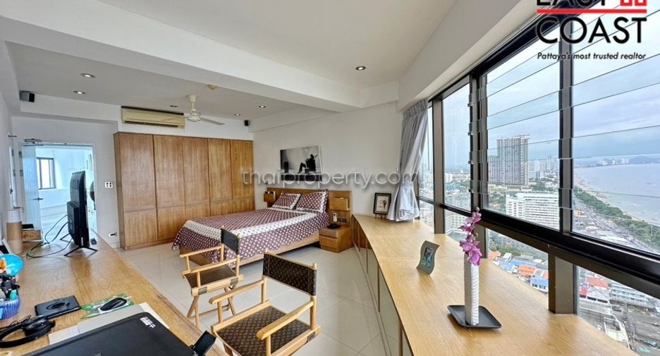 For sale 3 bedrooms condo in Jomtien, Pattaya
