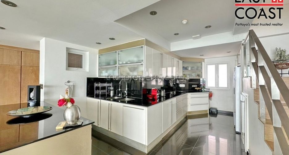 For sale 3 bedrooms condo in Jomtien, Pattaya
