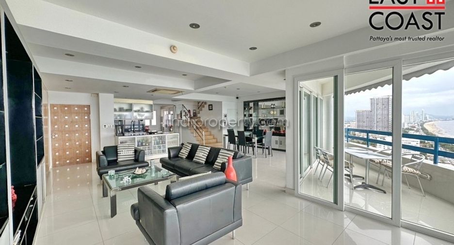 For sale 3 bedrooms condo in Jomtien, Pattaya