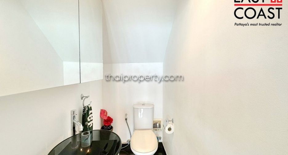 For sale 3 bedrooms condo in Jomtien, Pattaya