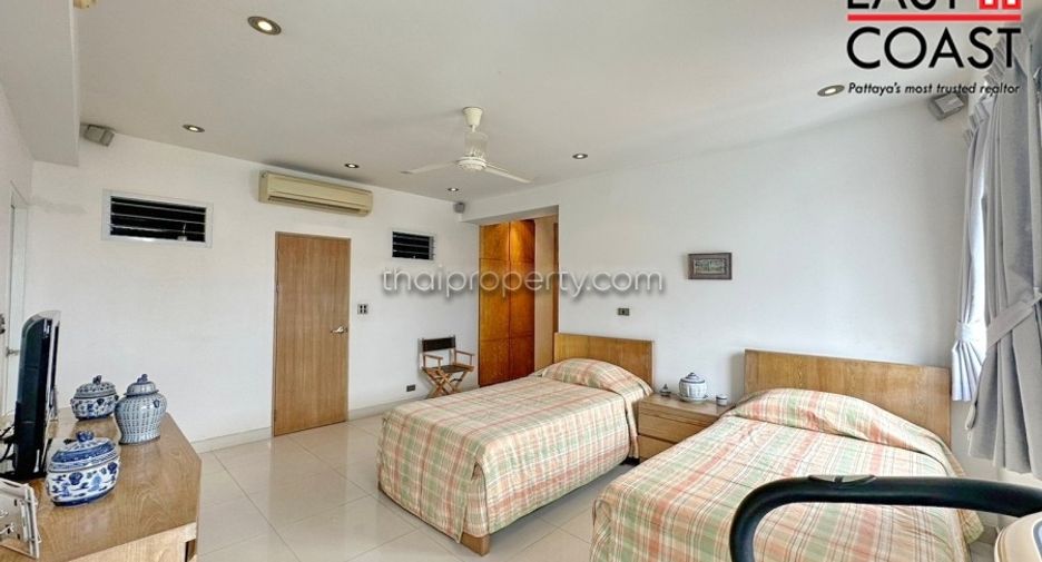 For sale 3 bedrooms condo in Jomtien, Pattaya