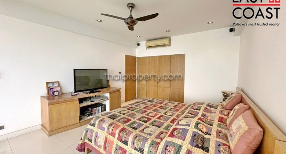 For sale 3 bedrooms condo in Jomtien, Pattaya