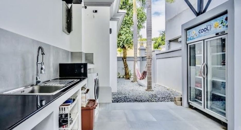 For rent and for sale 3 bed villa in Bang Lamung, Chonburi