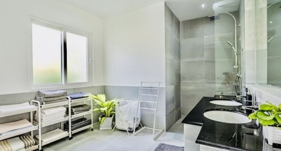 For rent and for sale 3 bed villa in Bang Lamung, Chonburi