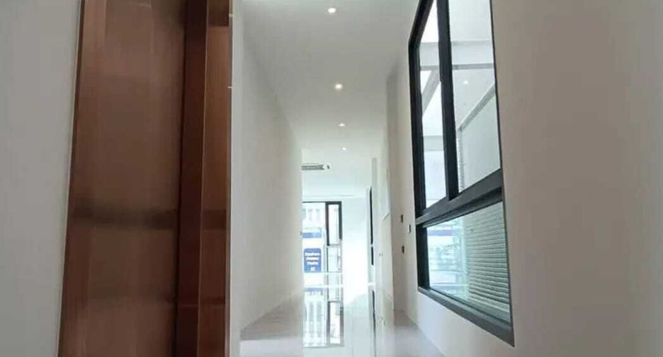 For rent 3 bed office in Suan Luang, Bangkok