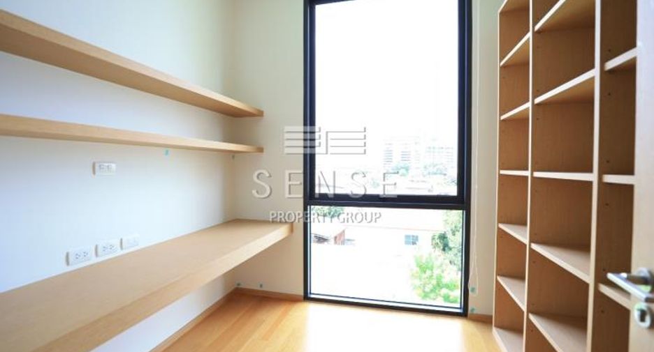 For rent 3 bedrooms condo in Khlong Toei, Bangkok