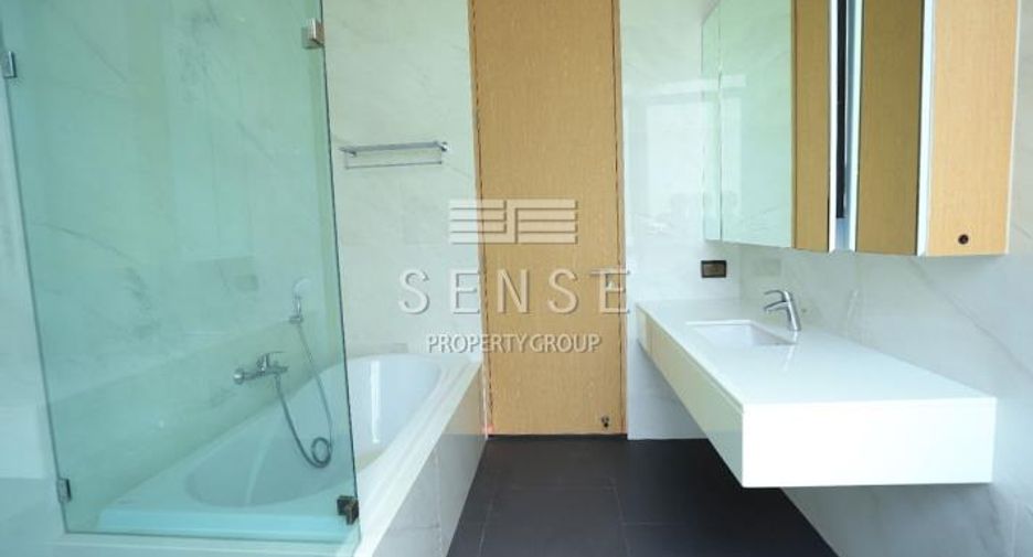 For rent 3 bedrooms condo in Khlong Toei, Bangkok