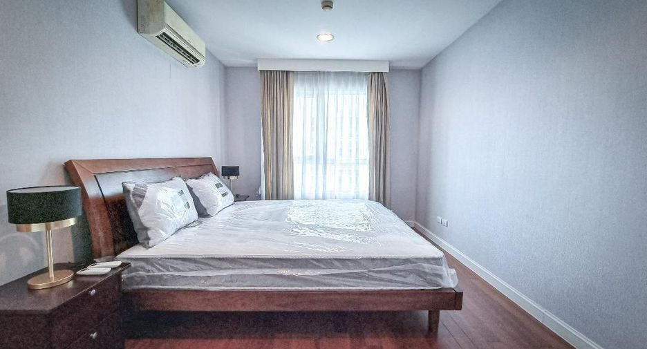 For rent 2 bed condo in Huai Khwang, Bangkok