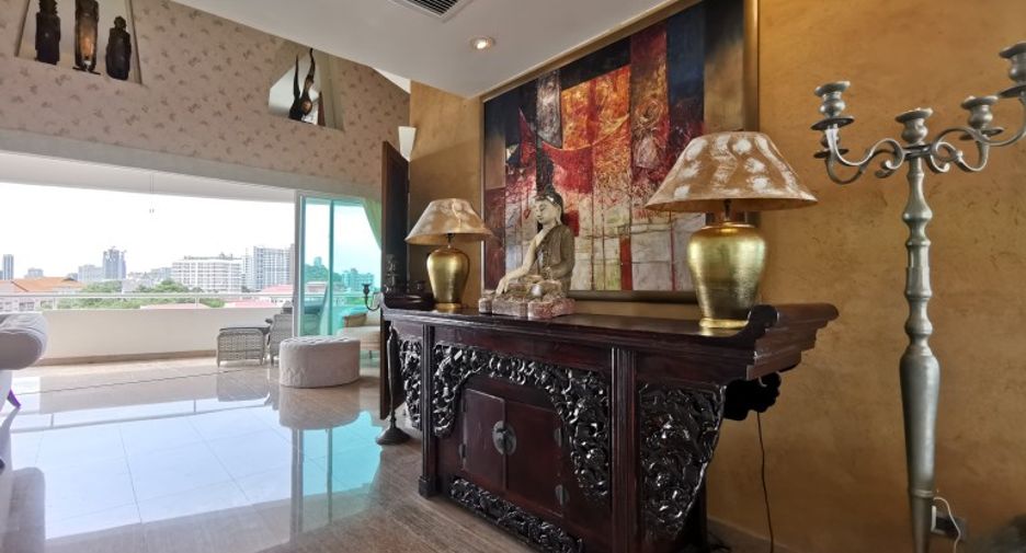 For sale 3 bedrooms condo in South Pattaya, Pattaya