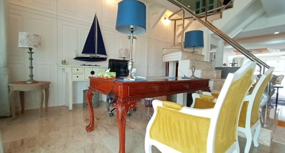 For sale 3 bedrooms condo in South Pattaya, Pattaya
